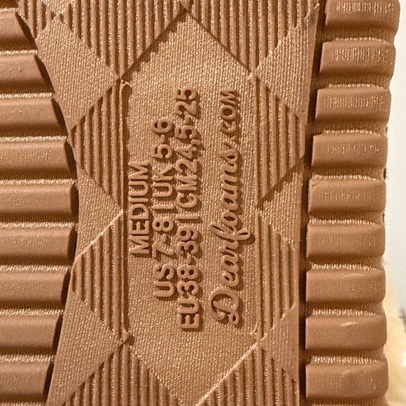 Dearfoams Women's sleepers. Size 7-8. - Picture 7 of 8